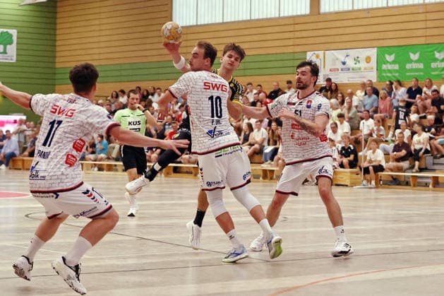August 7, 2026, xovx, Lindencup Handball Tournament, TV Hüttenberg vs. HSC 2000 Coburg; from left: Phil Spandau (TV Hüttenberg), Paul Ohl (TV Hüttenberg), Marin Lisac (HSC Coburg), Hendrik Schreiber (TV Hüttenberg); Linden Stadthalle, Hesse, Germany, DE