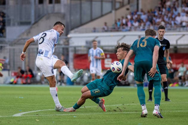 Raphael Wach 8 of TSV 1860 Munich in a tackle with Konas Ruf 18 of FC Augsburg II, TSV 1860 Munich vs. FC Augsburg II, Soccer, Bavarian Regional League, Matchday 3, August 7, 2026 DFB regulations prohibit any use of photographs as image sequences and or quasi-video Munich, Bavaria, Germany Copyright: xkolbert-press UlrichxGamelx