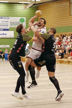 August 7, 2026, xovx, Lindencup Handball Tournament, TV Hüttenberg vs. HSC 2000 Coburg; Sven Wesseling (HSC Coburg), Hendrik Schreiber (TV Hüttenberg), Bartlomiej Bis (HSC Coburg); Linden Stadthalle, Hesse, Germany, DE