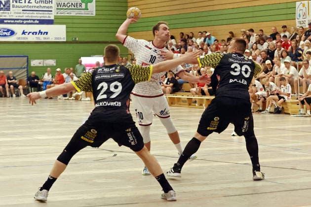 August 7, 2026, xovx, Lindencup Handball Tournament, TV Hüttenberg vs. HSC 2000 Coburg, Leonards Valkovskis (HSC Coburg), Paul Ohl (TV Hüttenberg), Nils Röller (HSC Coburg), Linden Stadthalle, Hesse, Germany, DE