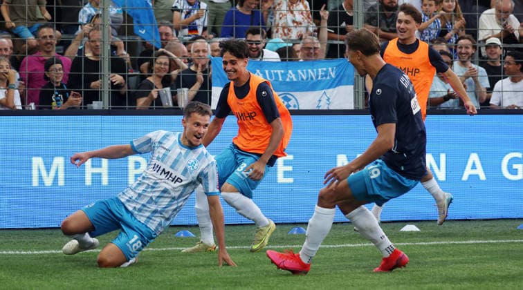 August 7, 2026, Germany, Stuttgart Degerloch, Soccer: Stuttgarter Kickers vs. SSV Ulm; from left: goal scorer Maximlian Zaiser, Leandro Mendes Rangel, Nico Fundel; the Kickers celebrate the goal that made it 2–1