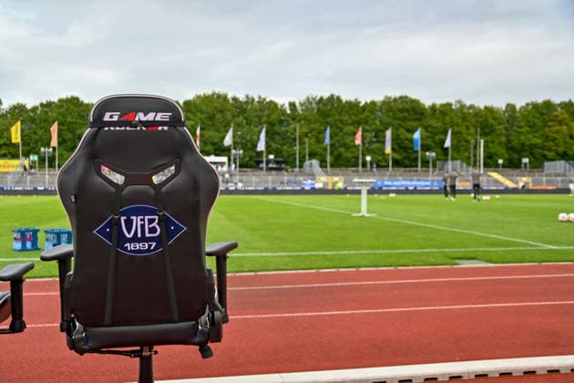 Marschweg Stadium, Oldenburg, view of the coach s bench in front of the opposite stand: VfB Oldenburg vs. SV Drochtersen Assel, soccer, Regionalliga Nord, Matchday 2, 2026–2027 season, August 7, 2026, VfB Oldenburg vs. SV Drochtersen Assel, soccer, Regionalliga Nord, Matchday 2, 2026–2027 season, August 7, 2026, Oldenburg Copyright: xEibner-Pressefoto RobertxGertzenx EP_RGN