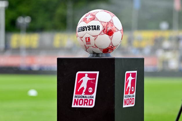 Symbolic photo of a ball on a stele, Regionalliga Nord, Regionalliga Nord logo, VfB Oldenburg vs. SV Drochtersen Assel, soccer, Regionalliga Nord, Matchday 2, 2026–2027 season, August 7, 2026, VfB Oldenburg vs. SV Drochtersen Assel, soccer, Regionalliga Nord, Matchday 2, 2026–2027 season, August 7, 2026, Oldenburg Copyright: xEibner-Pressefoto RobertxGertzenx EP_RGN