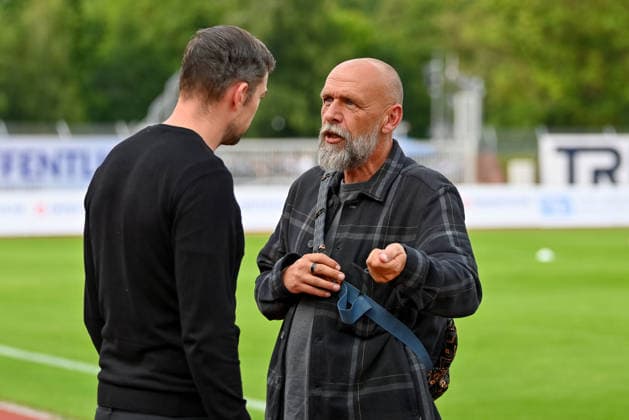 Holger Stanislawski of SV Drochtersen Assel, sports advisor, in conversation with Sebastian Schachten of VfB Oldenburg, sporting director of VfB Oldenburg vs. SV Drochtersen Assel, soccer, Regionalliga Nord, Matchday 2, 2026–2027 season, August 7, 2026, VfB Oldenburg vs. SV Drochtersen Assel, soccer, Regionalliga Nord, Matchday 2, 2026–2027 season, August 7, 2026, Oldenburg Copyright: xEibner-Pressefoto RobertxGertzenx EP_RGN