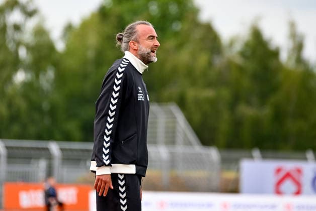 Dario Fossi, VfB Oldenburg Coach, calls up the squad for VfB Oldenburg vs. SV Drochtersen Assel, Soccer, Regionalliga Nord, Matchday 2, 2026–2027 Season, August 7, 2026, VfB Oldenburg vs. SV Drochtersen Assel, Soccer, Regionalliga Nord, Matchday 2, 2026–2027 Season, August 7, 2026, Oldenburg Copyright: xEibner-Pressefoto RobertxGertzenx EP_RGN