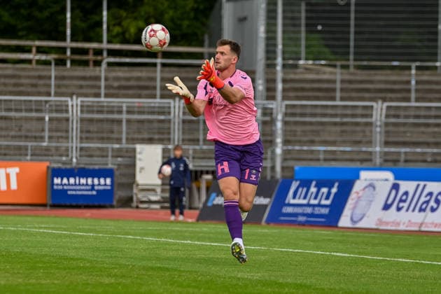 Jhonny Peitzmeier of VfB Oldenburg, No. 01, waits for the ball; VfB Oldenburg vs. SV Drochtersen Assel, Soccer, Regionalliga Nord, Matchday 2, 2026–2027 Season, August 7, 2026, VfB Oldenburg vs. SV Drochtersen Assel, Soccer, Regionalliga Nord, Matchday 2, 2026–2027 Season, August 7, 2026, Oldenburg Copyright: xEibner-Pressefoto RobertxGertzenx EP_RGN