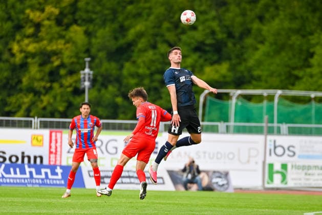 Mats Facklam of VfB Oldenburg, 29, and Jorik Wulff of SV Drochtersen Assel, 11, in a header duel during the VfB Oldenburg vs. SV Drochtersen Assel match, soccer, Regionalliga Nord, Matchday 2, 2026–2027 season, August 7, 2026, VfB Oldenburg vs. SV Drochtersen Assel, soccer, Regionalliga Nord, Matchday 2, 2026–2027 season, August 7, 2026, Oldenburg Copyright: xEibner-Pressefoto RobertxGertzenx EP_RGN