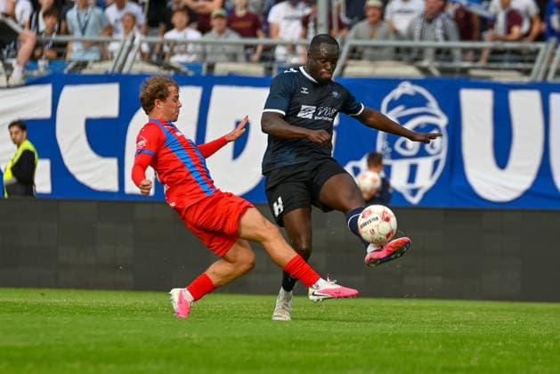 Anouar Adam, VfB Oldenburg, 05 on the Ball: VfB Oldenburg vs. SV Drochtersen Assel, Soccer, Regionalliga Nord, Matchday 2, 2026–2027 Season, August 7, 2026, VfB Oldenburg vs. SV Drochtersen Assel, Soccer, Regionalliga Nord, Matchday 2, 2026–2027 Season, August 7, 2026, Oldenburg Copyright: xEibner-Pressefoto RobertxGertzenx EP_RGN