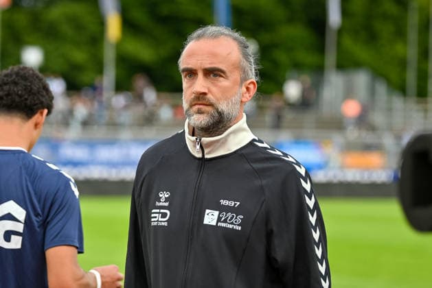 Dario Fossi, VfB Oldenburg Coach, is fully focused on the VfB Oldenburg vs. SV Drochtersen Assel match, soccer, Regionalliga Nord, Matchday 2, 2026–2027 season, August 7, 2026, VfB Oldenburg vs. SV Drochtersen Assel, Soccer, Regionalliga Nord, Matchday 2, 2026–2027 Season, August 7, 2026, Oldenburg Copyright: xEibner-Pressefoto RobertxGertzenx EP_RGN