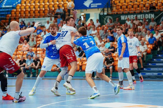 Friendly Match: Dessau Roßlauer HV 06 vs. PGE Wybrzeze Gdansk, Wiktor Tomczak (PGE Wybrzeze Gdansk, No. 30) during a passing play on August 7, 2026, at the Anhalt Arena, Dessau-Roßlau, Saxony-Anhalt; Dessau-Roßlau, Anhalt Arena, Saxony-Anhalt, Germany