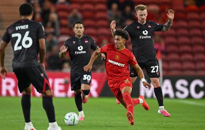 Jeremy Sarmiento of Middlesbrough goes on a mazy run past Lewis O Brien of Wrexham Middlesbrough v Wrexham, EFL Carabao Cup, First Round, Football, Riverside Stadium, Middlesbrough, UK - 07 Aug 2026Middlesbrough Riverside Stadium United Kingdom EDITORIAL USE ONLY No use with unauthorised audio, video, data, fixture lists, club league logos or live services. Online in-match use limited to 120 images, no video emulation. No use in betting, games or single club league player publications. Copyright: xGreigxCowie Shutterstockx 17050843ab
