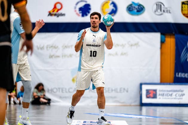 August 7, 2026, xdobgx, 2026 Heide Cup Handball Tournament, VFL Gummersbach vs. Provence Aix, Alex Dujshebaev (VfL Gummersbach), 10 on the ball, plays the ball Schneverdingen