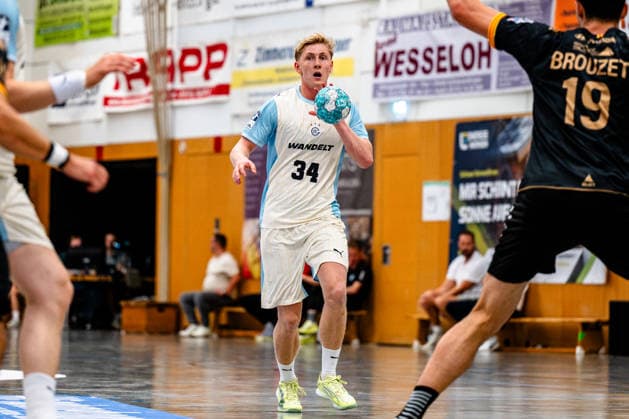 August 7, 2026, xdobgx, 2026 Heide Cup Handball Tournament, VFL Gummersbach vs. Provence Aix-en-Lardar, Ingi Sindrason, VfL Gummersbach, 34 on the ball, plays the ball, Schneverdingen