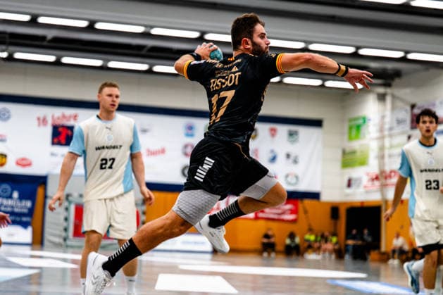 August 7, 2026, xdobgx, 2026 Heide Cup Handball Tournament, VFL Gummersbach vs. Provence Aix-en-Provence Antoine Tissot PAUC Handball, No. 17 taking a shot, in action, shooting at Schneverdingen