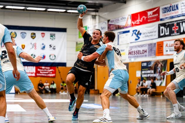 August 7, 2026, xdobgx, 2026 Heide Cup Handball, VFL Gummersbach vs. Provence Aix-en-Provence Eliott Desblancs PAUC Handball, 10 on the ball, plays the ball ätepán Zeman VfL Gummersbach, 66 one-on-one, duel, battle, tackle Schneverdingen