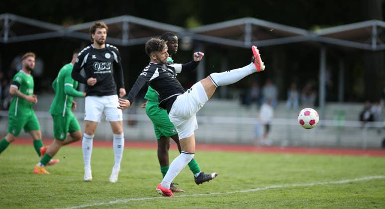 Soccer, 2026–2027 Season, Hamburg Lotto Cup, First Round: Hamm United FC vs. ETSV Hamburg; Gedion Owusu Wedemeyer and Niklas Kiene (ETSV) celebrate as R gets to the ball before Sidik Adam; Hamm vs. Hamburg