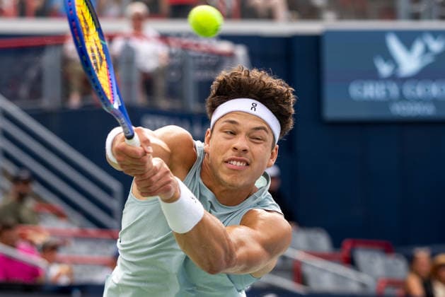 August 7, 2026, Montreal, Quebec, Canada: BEN SHELTON (5) from USA backhand in match against Zizou Bergs (31) from Belgium third round in at Canadian Open at IGA stadium in Montreal. Tennis 2026: ATP, Tennis Herren National Bank Open: Shelton 6:3 6:2 Bergs  - ZUMAl189 20260807_zsp_l189_100 Copyright: xYannickxLegarex