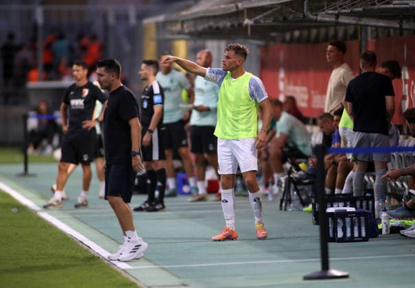 Soccer, Men s, Bavarian Regional League, 2026–2027 Season, TSV 1860 Munich vs. FC Augsburg II, Grünwalder Stadium: Substituted Florian Niederlechner of TSV 1860 Munich gives instructions while wearing a practice jersey