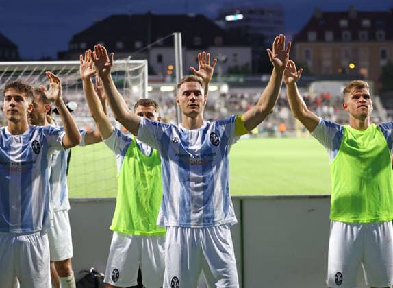 Soccer, Men s, Bavarian Regional League, 2026–2027 Season, TSV 1860 Munich vs. FC Augsburg II, Grünwalder Stadium: Dennis Dressel of TSV 1860 Munich stands in front of the West Stand with the fans after the game, raising both arms in the air