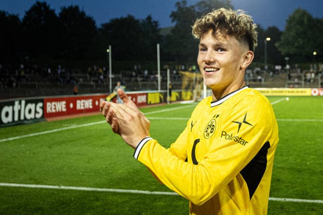 Regionalliga West: Borussia Dortmund II 1, 1 FC Köln II, August 7, 2026. Arne Wessels of Borussia Dortmund U23 (No. 11) thanks the fans. Regionalliga West: Borussia Dortmund II 1, 1 FC Köln II, Rote Erde, Dortmund, August 7, 2026 DFB regulations prohibit any use of photographs as image sequences and or quasi-video Copyright: xBEAUTIFULxSPORTS Buriakovx