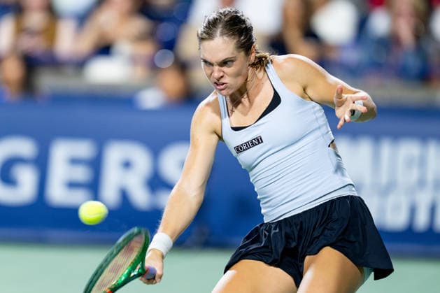 TORONTO, ON - AUGUST 07: Caty McNally of the United States returns a shot during her match at the WTA, Tennis Damen National Bank Open tournament on August 7, 2026 at Sobeys Stadium in Toronto, ON, Canada (Photo by Julian Avram Icon Sportswire) TENNIS: AUG 07 National Bank Open EDITORIAL USE ONLY Icon2608071535