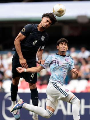 CONCACAF U-20 Championship - Costa Rica vs United States Adrian Espinoza (R) of Costa Rica vies for the ball with Chris Applewhite of the United States during a semifinal match of the CONCACAF U-20 Championship between Costa Rica and the United States at Banorte Stadium in Mexico City, Mexico, 07 August 2026. Mexico City Mexico  Copyright: xJosexMendezx