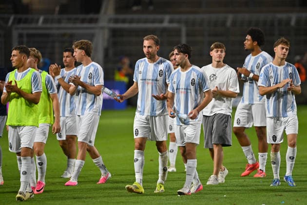 Players, team photo, team, squad, 1860 team photo after the game, disappointment, frustration, disappointed, frustrated, dejected, action, Soccer, Bavarian Regional League, 2026–2027 season, Matchday 3, TSV 1860 Munich vs. FC Augsburg II, 2–2 on August 7, 2026, at Grünwalder Stadion in Munich