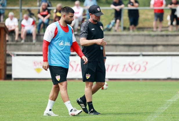 August 7, 2026 VfB Stuttgart Training Camp in Grassau, Chiemsee, Germany, Grassau, August 7, 2026, Soccer, Bundesliga, 2026–2027 Season, VfB Stuttgart, Grassau Chiemsee Training Camp 2026; from left: Deniz Undav, Sebastian Hoeneß (coach)