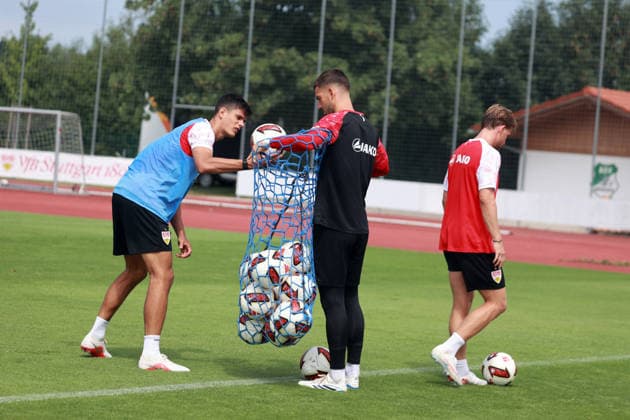 August 7, 2026 VfB Stuttgart Training Camp in Grassau, Chiemsee, Germany, Grassau, August 7, 2026, Soccer, Bundesliga, 2026–2027 Season, VfB Stuttgart, Training Camp in Grassau, Chiemsee, 2026; from left: Chema Andres, Fabian Bredlow