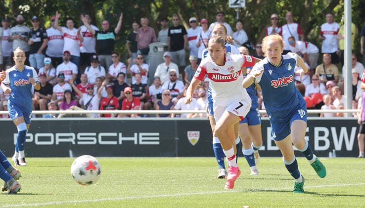 Stuttgart, VfB Stuttgart Season Opener: VfB Stuttgart Women vs. TSG 1899 Hoffenheim Women; from left: Dafina Redzepi (VfB), Milena Röder (Hoff)