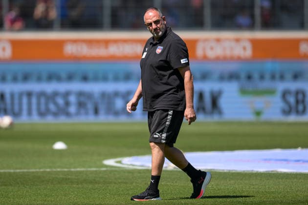 Soccer, 2. Bundesliga, 20260808, 1 FC Heidenheim vs. VfL Osnabrück Pictured: Heidenheim coach Frank SCHMIDT, Heidenheim Voith Arena, Baden-Württemberg, Germany Copyright: Passion2Press MarkusxFischerx