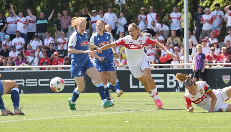 Stuttgart, VfB Stuttgart Season Opener: VfB Stuttgart Women vs. TSG 1899 Hoffenheim Women; from left: Milena Röder (Hoff), Dafina Redzepi (VfB)
