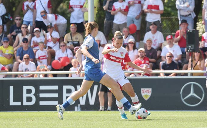 Stuttgart, VfB Stuttgart Season Opener: VfB Stuttgart Women vs. TSG 1899 Hoffenheim Women; on the right, Jana Beuschlein of VfB
