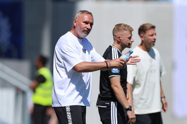 August 8, 2026, Soccer 2. Bundesliga, SV Darmstadt 98 vs. Holstein Kiel, from left, Coach Tim Walter of Holstein Kiel gives instructions, gesticulates with his arms, DFL and DFB regulations prohibit any use of photographs as image sequences and or quasi-video xdcx Copyright: HMBxMedia Claus