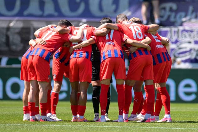 Soccer, 2. Bundesliga, 20260808, 1. FC Heidenheim vs. VfL Osnabrück. Pictured: Heidenheim players rallying at the Voith Arena in Heidenheim, Baden-Württemberg, Germany Copyright: Passion2Press MarkusxFischerx