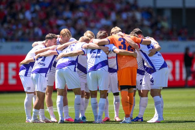 Soccer, 2. Bundesliga, 20260808, 1. FC Heidenheim vs. VfL Osnabrück. Pictured: Osnabrück rallies at Heidenheim s Voith Arena in Baden-Württemberg, Germany Copyright: Passion2Press MarkusxFischerx