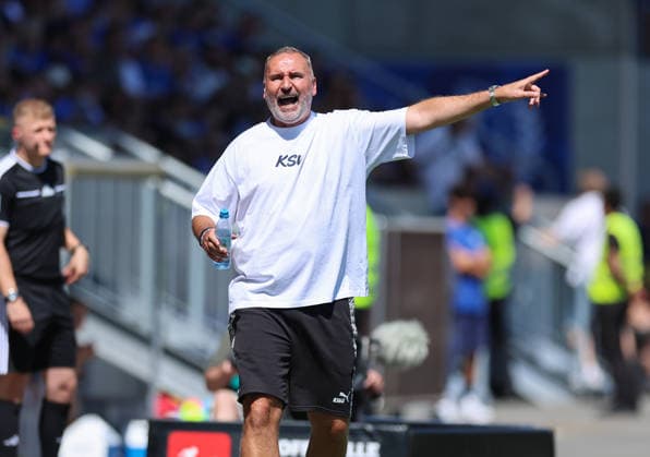 August 8, 2026, Soccer 2. Bundesliga, SV Darmstadt 98 vs. Holstein Kiel, from left, Coach Tim Walter of Holstein Kiel gives instructions, gesticulates with his arms, DFL DFB REGULATIONS PROHIBIT ANY USE OF PHOTOGRAPHS AS IMAGE SEQUENCES AND OR QUASI-VIDEO xdcx Copyright: HMBxMedia Claus