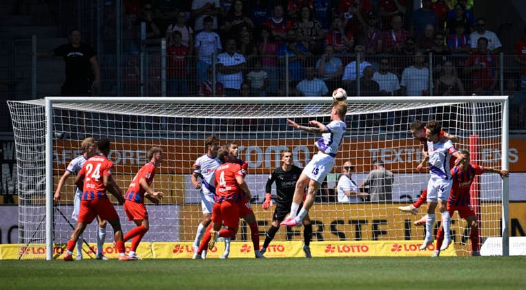 Penalty area play, Goalmouth action, shot on goal, scoring chance, Bjarke Jacobsen, VfL Osnabrück 15, 1 FC Heidenheim 1846 (FCH) vs. VfL Osnabrück, August 8, 2026. DFL regulations prohibit any use of photographs AS IMAGE SEQUENCES AND OR QUASI-VIDEO 1 FC Heidenheim 1846 (FCH) vs. VfL Osnabrück