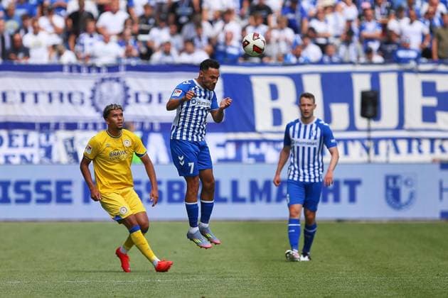 Magdeburg, Saxony-Anhalt, Germany, August 8, 2026, Avnet Arena, Matchday 1, 2026–27 Season, 2. Bundesliga, 1. FC Magdeburg vs. Eintracht Braunschweig, Herbert Bockhorn 7, 1 FC Magdeburg on a header, Yann Sturm 7, Eintracht Braunschweig, and Paul Jaeckel 6, 1 FC Magdeburg watching Copyright: xdtsxNachrichtenagenturx dts_129594