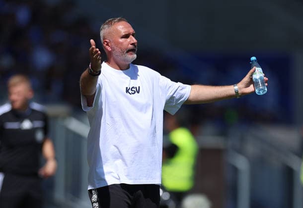 August 8, 2026, Soccer 2. Bundesliga, SV Darmstadt 98 vs. Holstein Kiel, from left, Coach Tim Walter of Holstein Kiel gives instructions, gesticulates with his arms; DFL and DFB regulations prohibit any use of photographs as image sequences and or quasi-video xdcx Copyright: HMBxMedia Claus