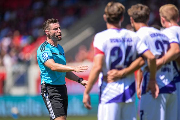 Soccer, 2. Bundesliga, 20260808, 1. FC Heidenheim vs. VfL Osnabrück. Pictured: Referee Eric WEISBACH at the Voith Arena in Heidenheim, Baden-Württemberg, Germany Copyright: Passion2Press MarkusxFischerx