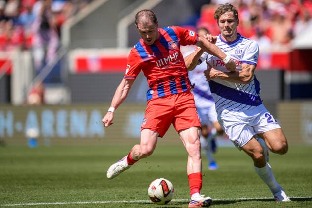 Soccer, 2. Bundesliga, 20260808, 1. FC Heidenheim vs. VfL Osnabrück. Pictured, from left: Budu ZIVZIVADZE (Heidenheim, 11), Robin FABINSKI (Osnabrück, 27). Heidenheim Voith Arena, Baden-Württemberg, Germany Copyright: Passion2Press MarkusxFischerx
