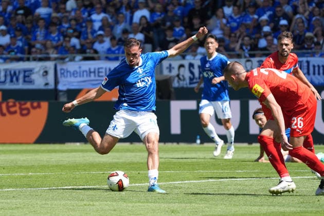 Lance Duijvestijn of SV Darmstadt 98 breaks away and scores the equalizer, but the goal is disallowed for offside. August 8, 2026, 2. Bundesliga, Season 26–27, SV Darmstadt 98 vs. Holstein Kiel, Stadion am Boellenfalltor, Matchday 1, emonline, emspor,