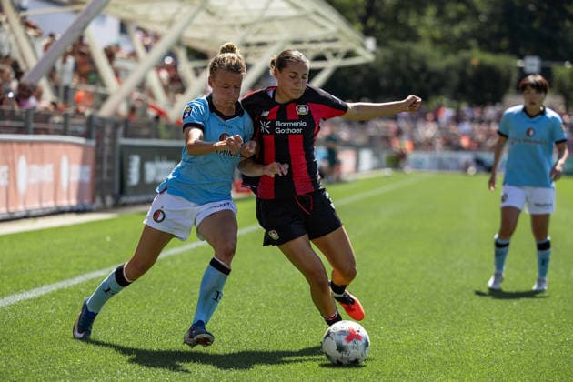 Soccer I Women I Friendly Match I Bayer 04 Leverkusen vs. Feyenoord Rotterdam I August 8, 2026 Esmee de Graaf 14, Feyenoord Rotterdam and Carlotta Wamser 37, Bayer 04 Leverkusen in a one-on-one battle at the Ulrich Haberland Stadium in Leverkusen, Lower Saxony, Germany Copyright: xLobeca CedricxSiefkerx