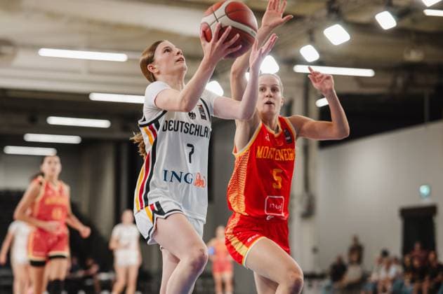 Emma Steinbicker (7, Germany) drives toward the basket with the ball and is pressured by Vanja Kaludjerovic (5, Montenegro). The scene shows a dynamic one-on-one battle at Kistamässan in Stockholm. Emma Steinbicker (7, Germany) attempts a layup against Montenegro. Copyright: xJoelxKruehlerx