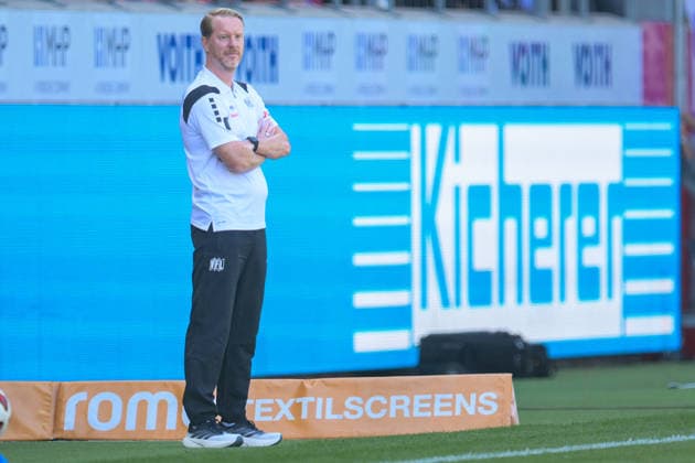 Soccer, 2. Bundesliga, 20260808, 1. FC Heidenheim vs. VfL Osnabrück. Pictured: Osnabrück coach Timo SCHULTZ at Heidenheim s Voith Arena in Baden-Württemberg, Germany Copyright: Passion2Press MarkusxFischerx