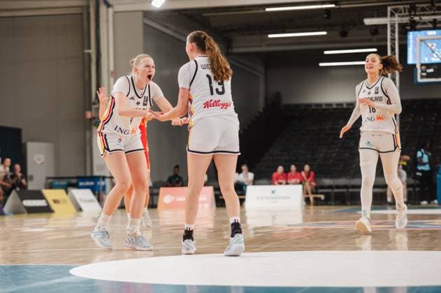 Three German players celebrate exuberantly on the court at Kistamässan in Stockholm. Mia Wiegand (No. 13) high-fives a teammate, while another player (No. 16) rushes over joyfully. Mia Wiegand (No. 13) and her teammates cheer on a successful basket. Copyright: xJoelxKruehlerx