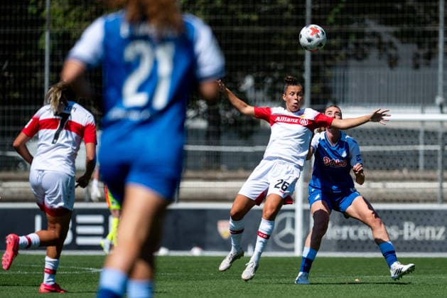 August 8, 2026, GER, Soccer, Women s, Friendly, 2026–2027 Season, VfB Stuttgart vs. TSG 1899 Hoffenheim: Nicole Billa (VfB Stuttgart, No. 26) in a tackle with Lisa Doorn (Hoffenheim, No. 14), at Robert Schlienz Stadium in Stuttgart, Baden-Württemberg, Germany Copyright: xNordphoto Memmlerx