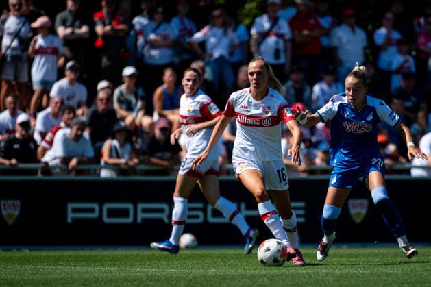 August 8, 2026, GER, Soccer, Women, Friendly, 2026–2027 Season, VfB Stuttgart vs. TSG 1899 Hoffenheim: Janina Hechler (VfB Stuttgart, No. 16) battles for the ball with Laura Gloning (Hoffenheim, No. 20) at the Robert Schlienz Stadium in Stuttgart, Baden-Württemberg, Germany Copyright: xNordphoto Memmlerx
