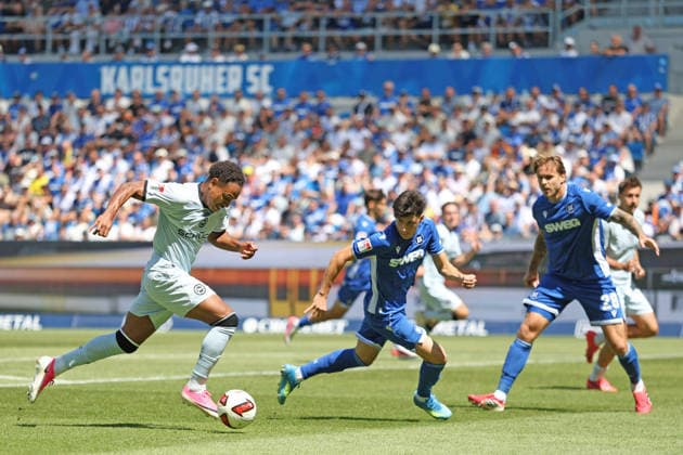 v li Monju Momuluh, Arminia Bielefeld, 14; Deniz Ofli, SC Karlsruhe, 3; Marcel Franke, SC Karlsruhe, 28 GER, SC Karlsruhe vs. DSC Arminia Bielefeld Soccer Matchday 1, 2026–2027 Season, 2. Bundesliga, August 8, 2026. DFL and DFB regulations prohibit any use of photographs as image sequences and or quasi-VVIDEO GER SC Karlsruhe DSC Arminia Bielefeld Soccer Matchday 1 Season 2026–2027 August 8, 2026 Copyright: xEibner-Pressefoto JoergxHirschx EP_JHH